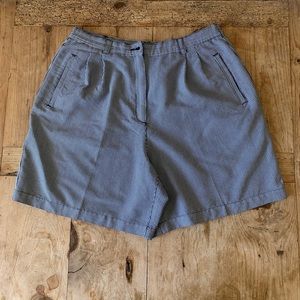 Vintage Liz Golf By Liz Claiborne balloon shorts. Black/white Houndstooth.